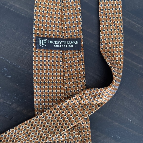 Hickey Freeman 100% Silk Tie - Luxe Gold Brown Geometric - Made in Italy Necktie - Picture 3 of 4